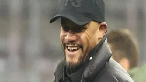 拉杜卡努网球赛首战失利，惋惜告别舞台。